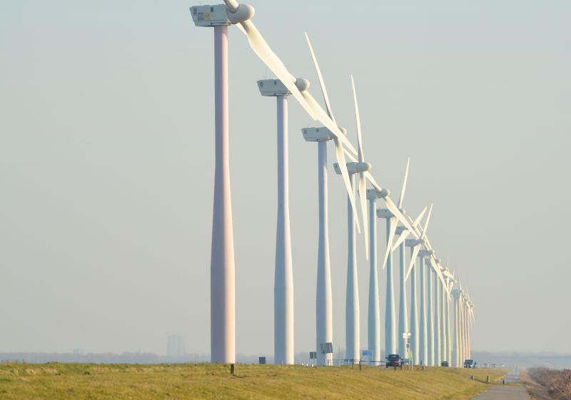 為什么風力發(fā)電機都隔得很遠？