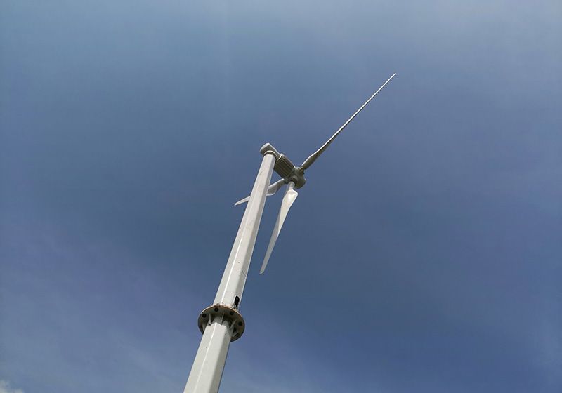 小型家用光伏板和小型風力發(fā)電機能同時連接電池嗎？